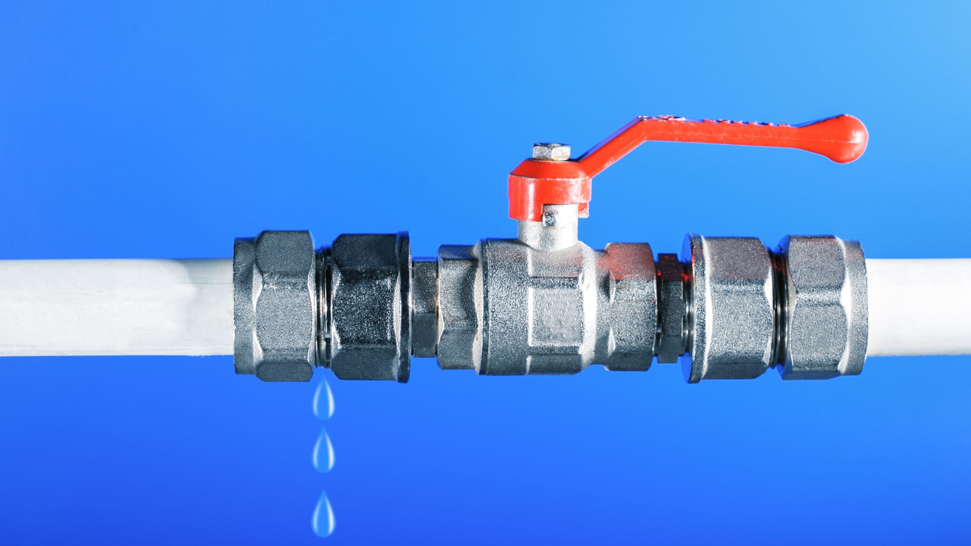 emergency plumbing service dripping pipe